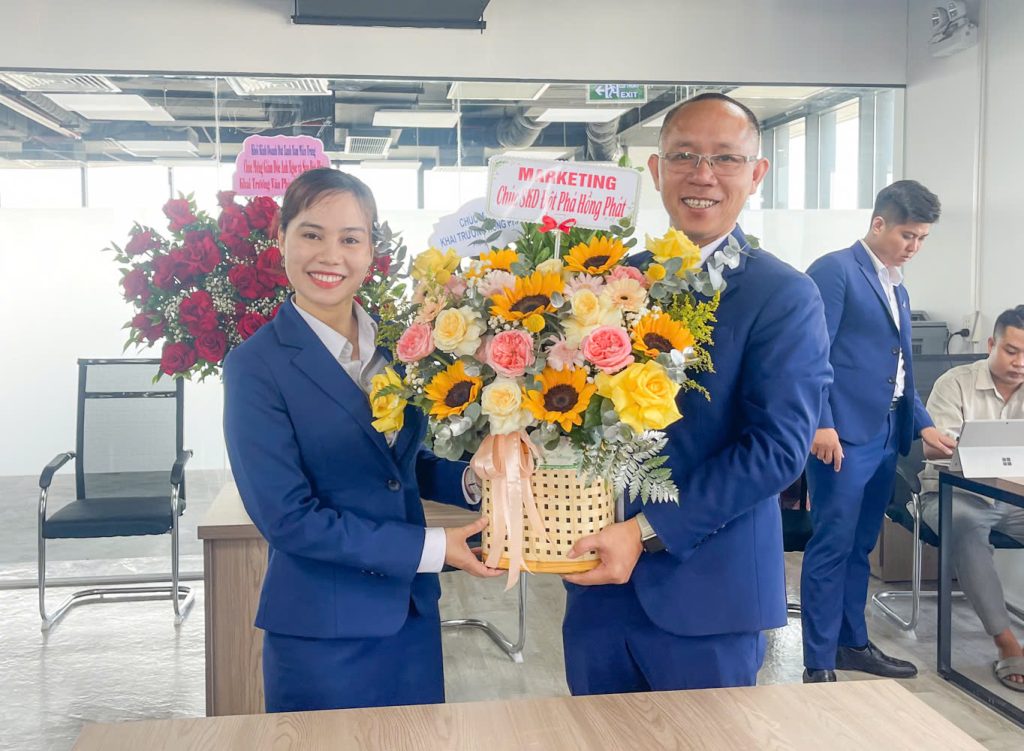 ĐẤT XANH MIỀN TRUNG KHAI TRƯƠNG VĂN PHÒNG MỚI TẠI TRUNG TÂM QUẬN HẢI CHÂU – ĐÀ NẴNG 2 202505061623 z6573778052813bc885da4e81962ee7381c80909832243