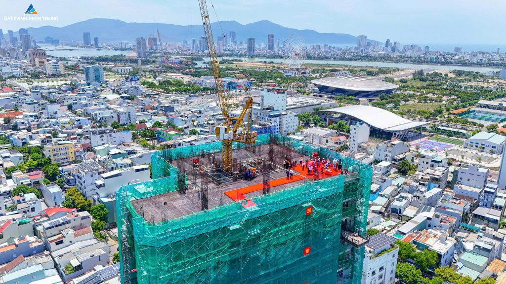 Dự án Vista Residence Da Nang cất nóc, khẳng định mạnh mẽ tiềm lực và uy tín chủ đầu tư 4 202506091626 z66874761052674766bae56a1fd8b3fd4969394c30f876