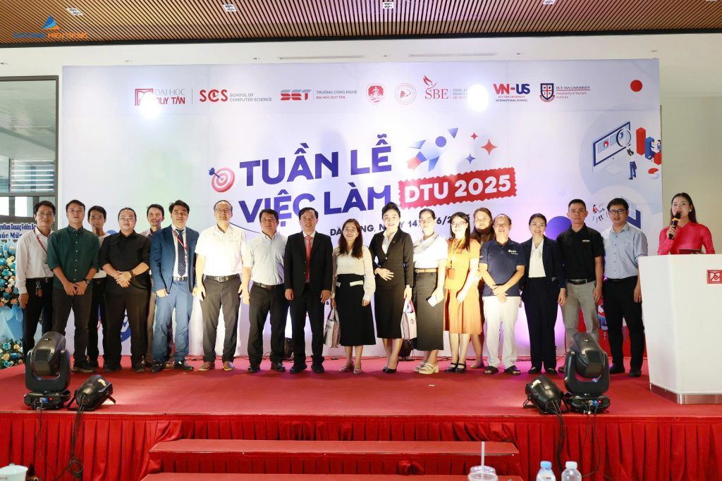 ĐẤT XANH MIỀN TRUNG KÝ KẾT HỢP TÁC CHIẾN LƯỢC VỚI ĐẠI HỌC DUY TÂN: GẮN KẾT NHÀ TRƯỜNG – DOANH NGHIỆP TRONG CÔNG TÁC ĐÀO TẠO VÀ TUYỂN DỤNG 3 202506180924 z67163264516608cf5c13472a0131dd76974d3f29eda45