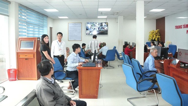 Kiểm tra, hướng dẫn cải cách hành chính tại Trung tâm phục vụ Hành chính công phường Bồng Sơn. 419-7619.jpg